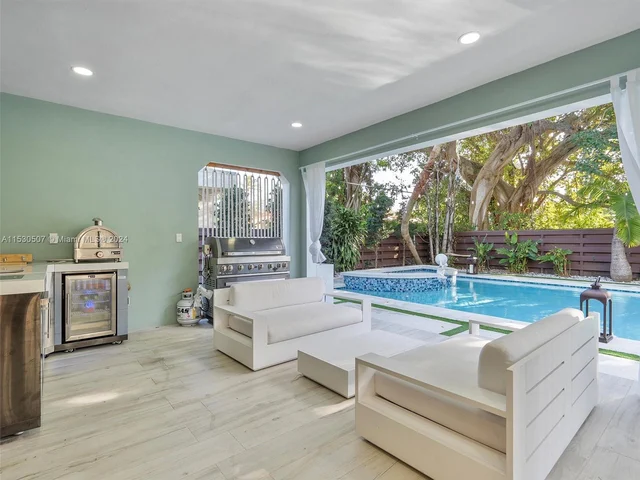 4431 Alton Rd, Miami Beach FL 33140