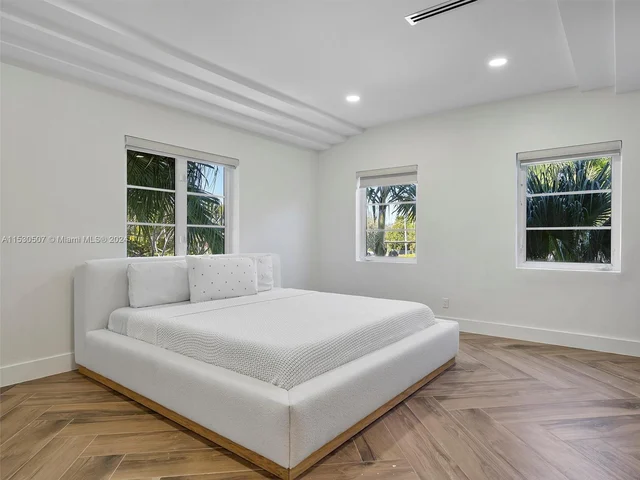 4431 Alton Rd, Miami Beach FL 33140