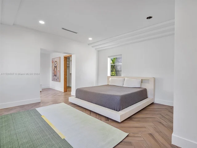 4431 Alton Rd, Miami Beach FL 33140