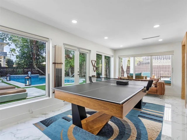 4431 Alton Rd, Miami Beach FL 33140