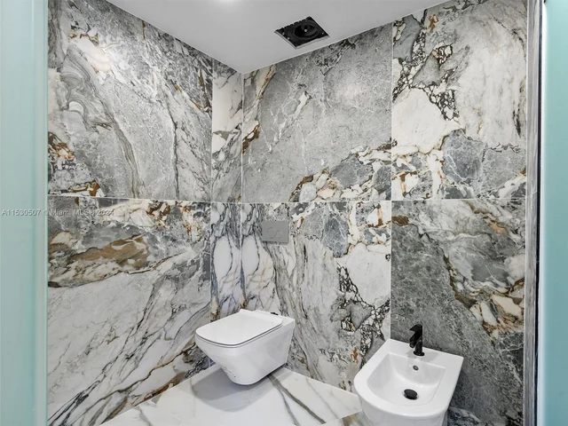 4431 Alton Rd, Miami Beach FL 33140