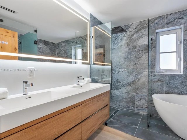 4431 Alton Rd, Miami Beach FL 33140