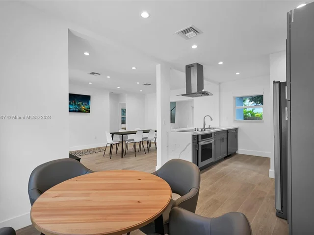 742 NE 81st St, Miami FL 33138