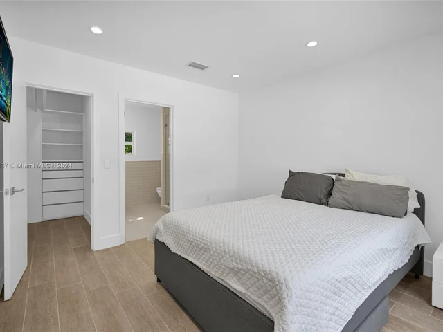 742 NE 81st St, Miami FL 33138