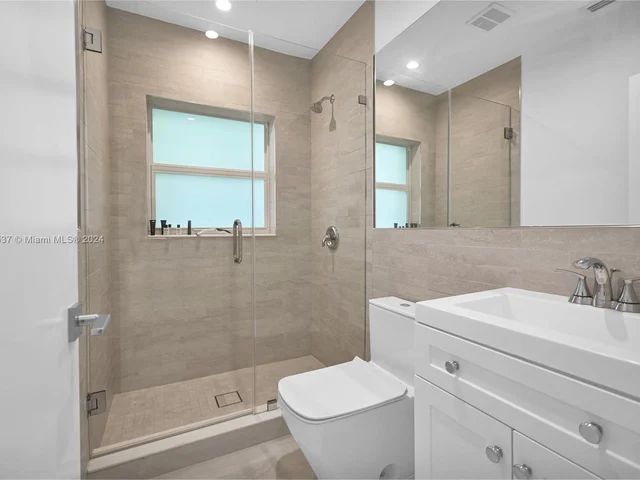 742 NE 81st St, Miami FL 33138