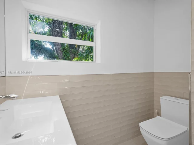 742 NE 81st St, Miami FL 33138