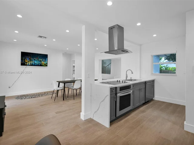 742 NE 81st St, Miami FL 33138