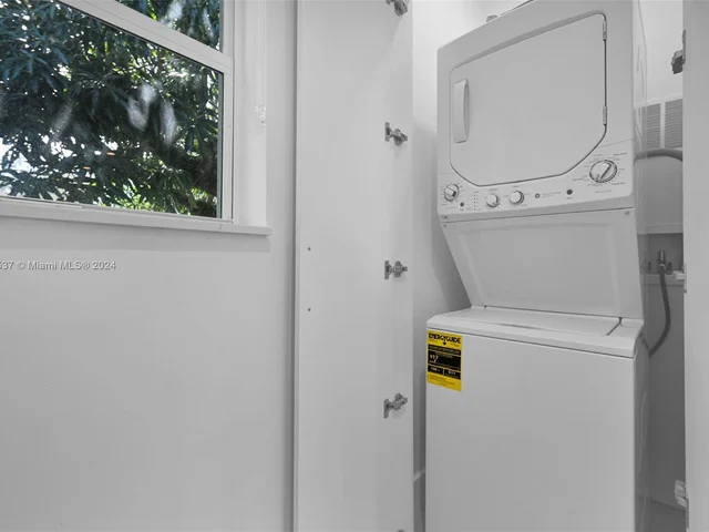 742 NE 81st St, Miami FL 33138