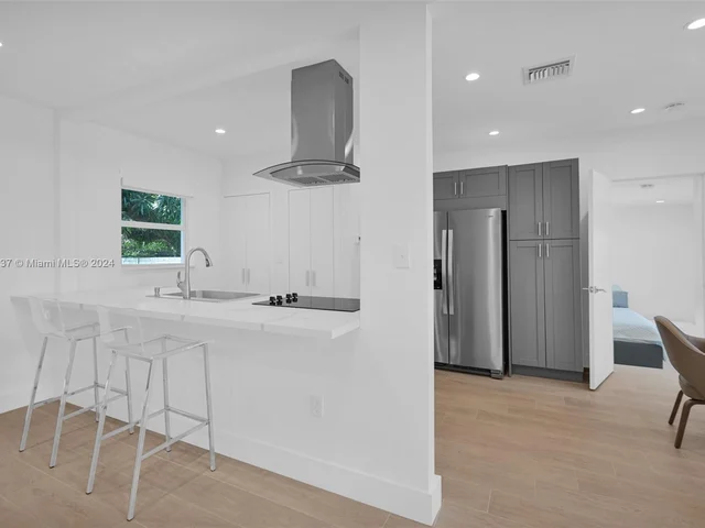 742 NE 81st St, Miami FL 33138