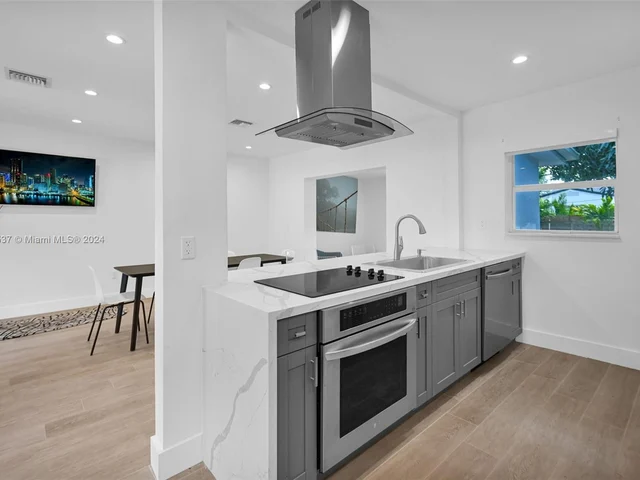 742 NE 81st St, Miami FL 33138