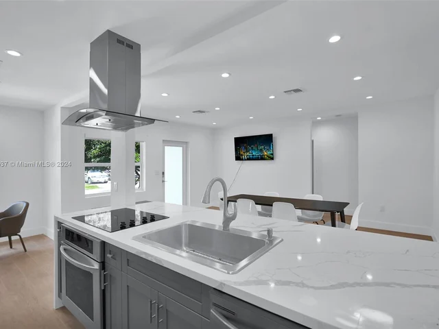 742 NE 81st St, Miami FL 33138