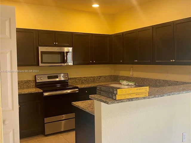 3212 SE 4th Ct # 3212, Homestead FL 33033