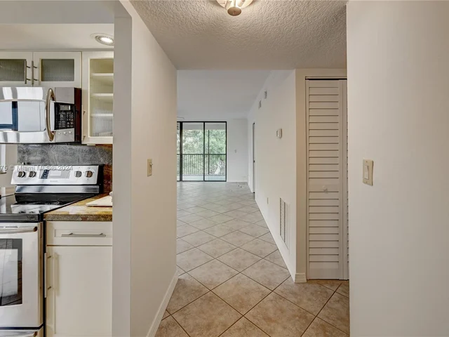 6800 Cypress Rd # 506, Plantation FL 33317