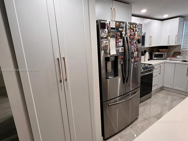 6100 NW 44th St # 104, Lauderhill FL 33319