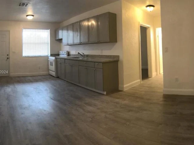 2395 NW 95th St, Miami FL 33147