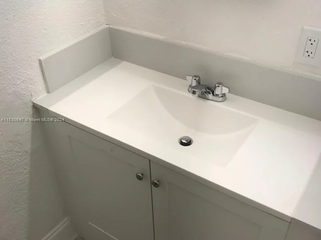 2395 NW 95th St, Miami FL 33147