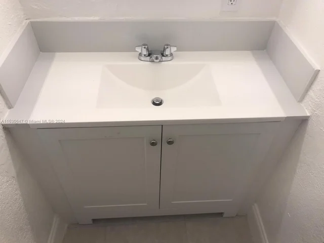 2395 NW 95th St, Miami FL 33147