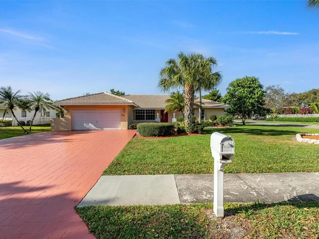 10100 Ramblewood Dr, Coral Springs FL 33071