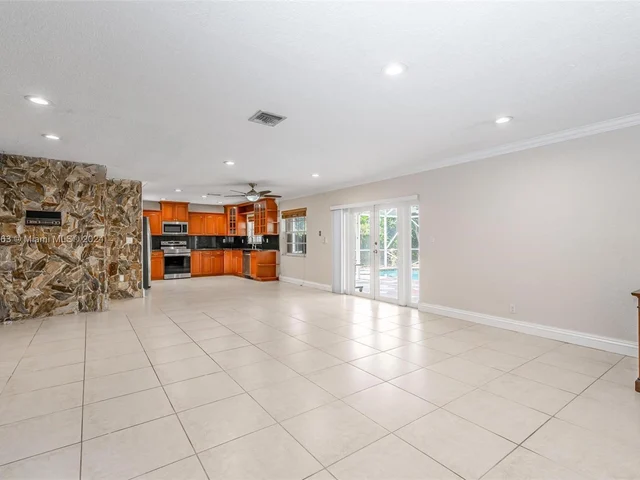 10100 Ramblewood Dr, Coral Springs FL 33071