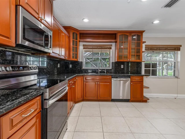 10100 Ramblewood Dr, Coral Springs FL 33071