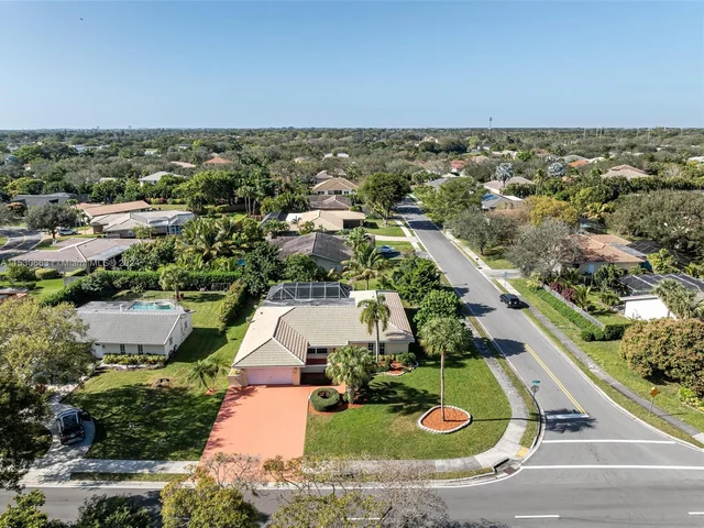 10100 Ramblewood Dr, Coral Springs FL 33071