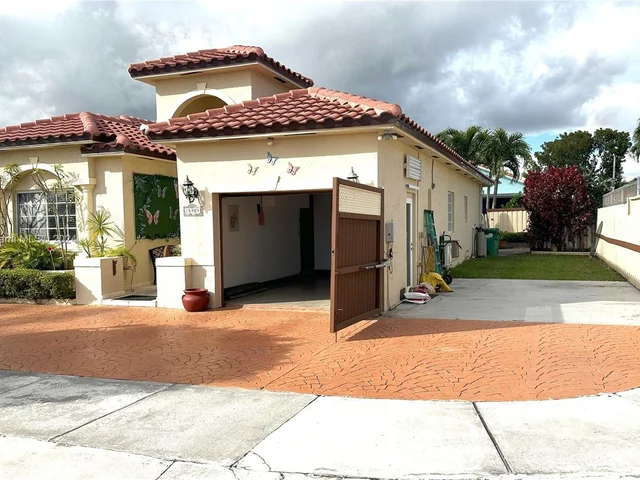 15901 SW 54th Ter, Miami FL 33185