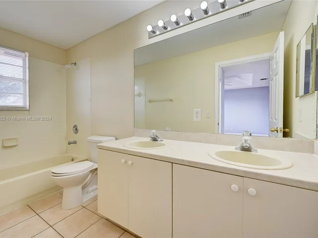 6785 NW 38th Dr, Lauderhill FL 33319