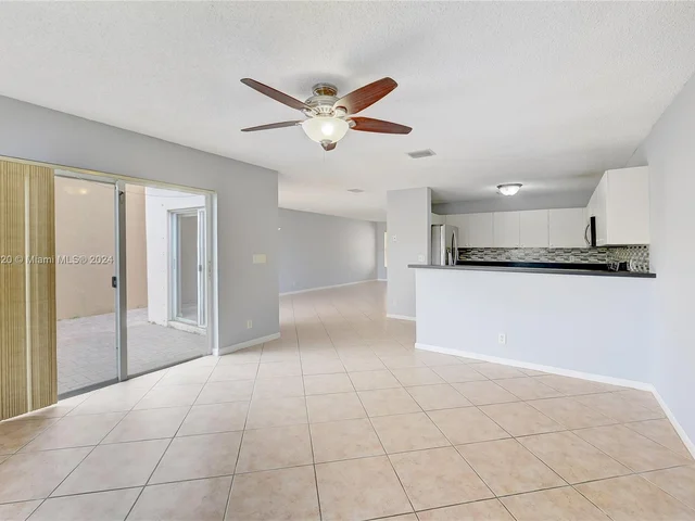 6785 NW 38th Dr, Lauderhill FL 33319