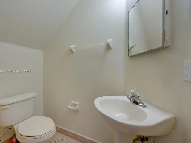 6785 NW 38th Dr, Lauderhill FL 33319