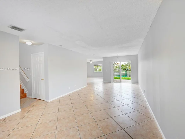 6785 NW 38th Dr, Lauderhill FL 33319