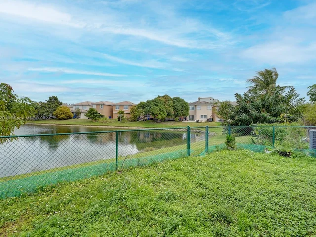 6785 NW 38th Dr, Lauderhill FL 33319