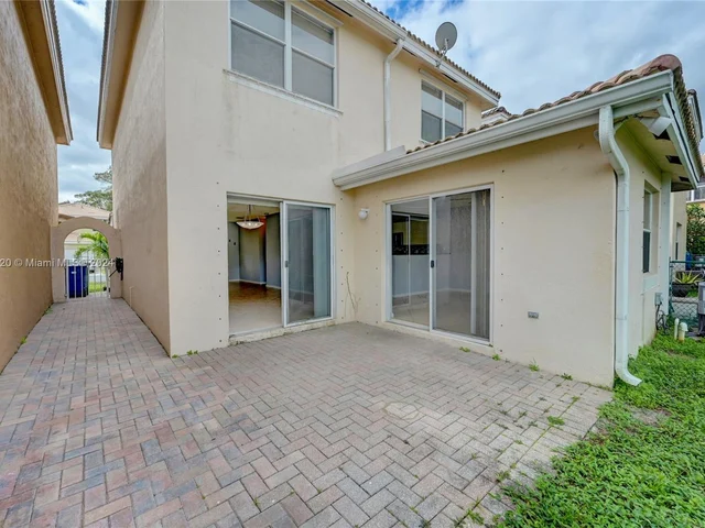 6785 NW 38th Dr, Lauderhill FL 33319