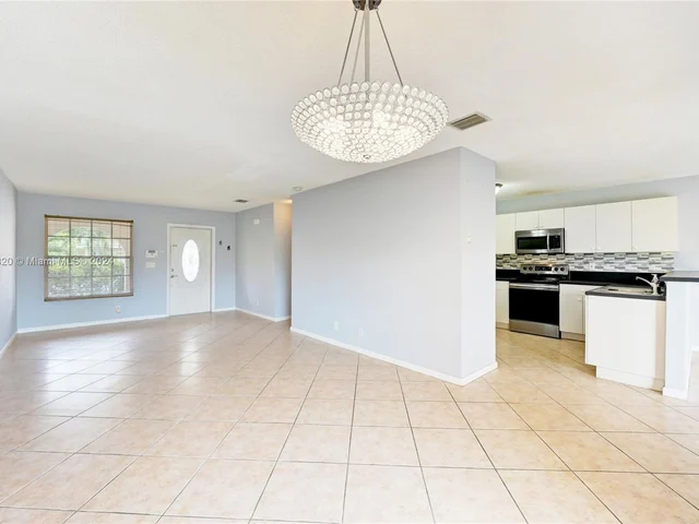 6785 NW 38th Dr, Lauderhill FL 33319