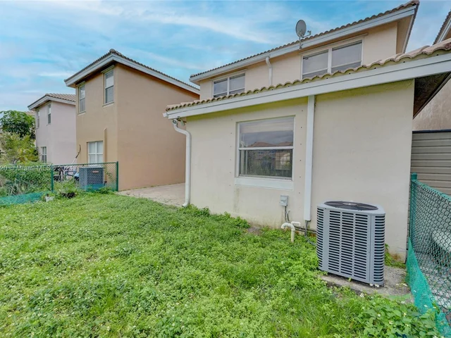 6785 NW 38th Dr, Lauderhill FL 33319