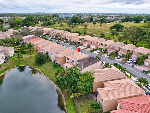 6785 NW 38th Dr, Lauderhill FL 33319