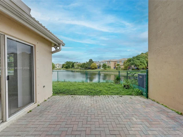 6785 NW 38th Dr, Lauderhill FL 33319