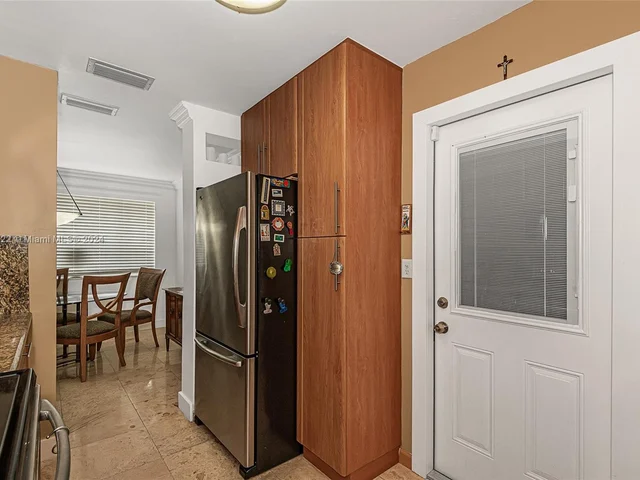 8451 NW 11th Ct, Pembroke Pines FL 33024