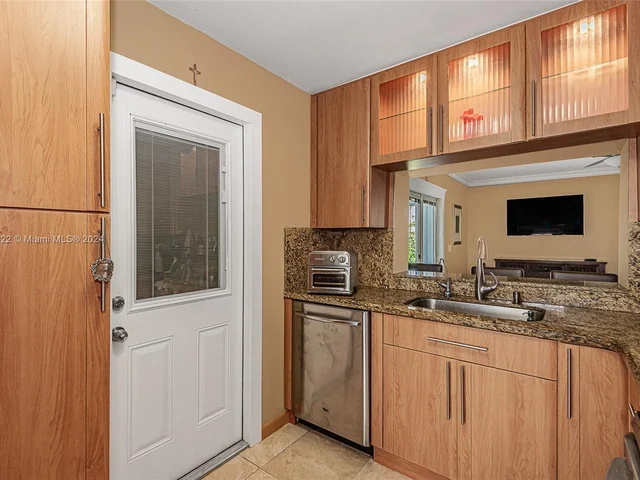 8451 NW 11th Ct, Pembroke Pines FL 33024