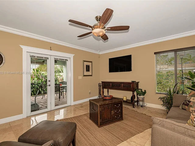 8451 NW 11th Ct, Pembroke Pines FL 33024