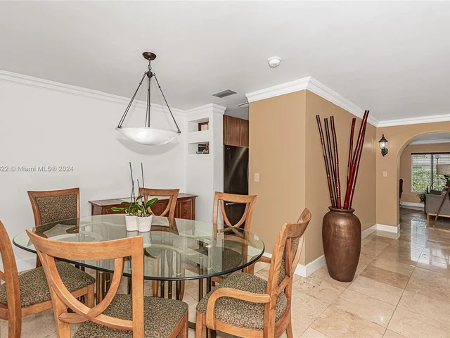 8451 NW 11th Ct, Pembroke Pines FL 33024