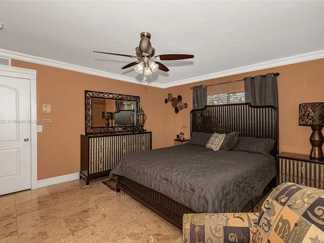 8451 NW 11th Ct, Pembroke Pines FL 33024