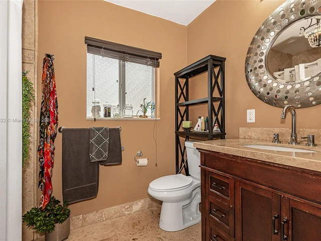 8451 NW 11th Ct, Pembroke Pines FL 33024