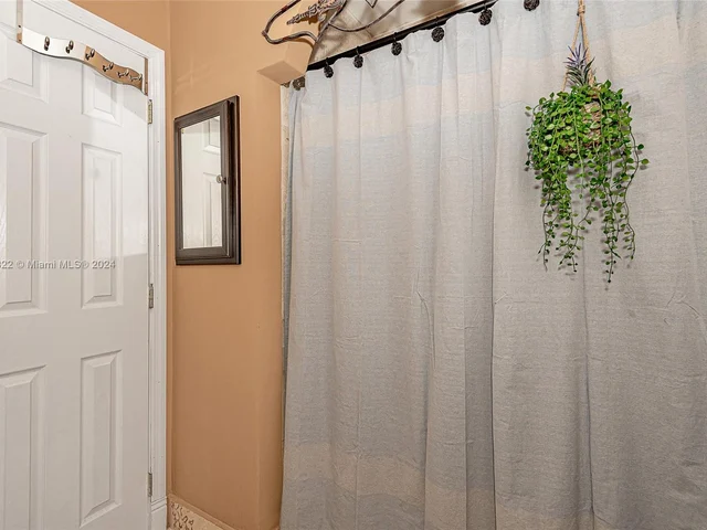 8451 NW 11th Ct, Pembroke Pines FL 33024