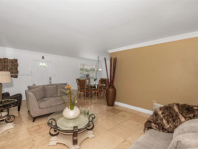 8451 NW 11th Ct, Pembroke Pines FL 33024