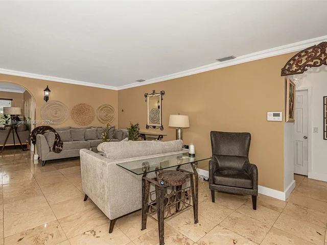 8451 NW 11th Ct, Pembroke Pines FL 33024