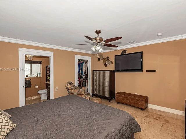 8451 NW 11th Ct, Pembroke Pines FL 33024