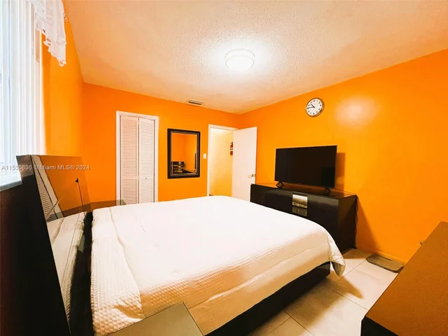 6955 NW 11th St, Margate FL 33063