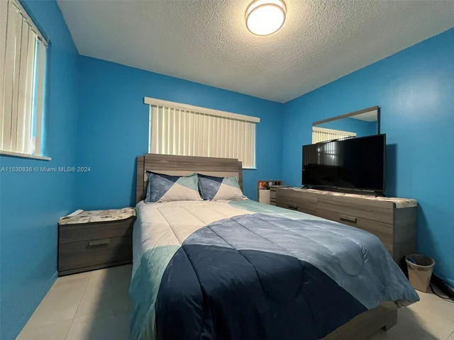 6955 NW 11th St, Margate FL 33063