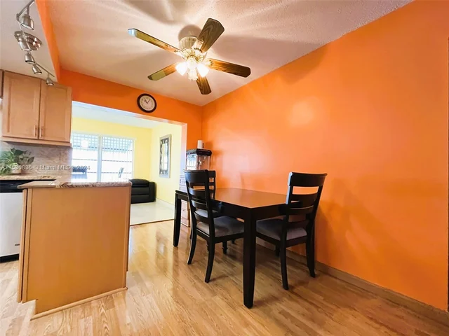 6955 NW 11th St, Margate FL 33063