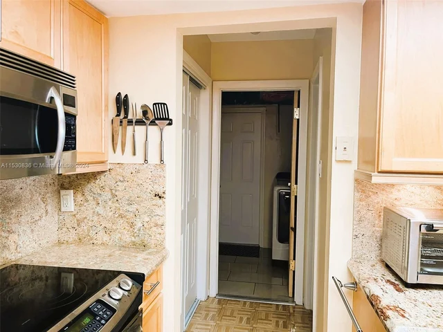 6955 NW 11th St, Margate FL 33063